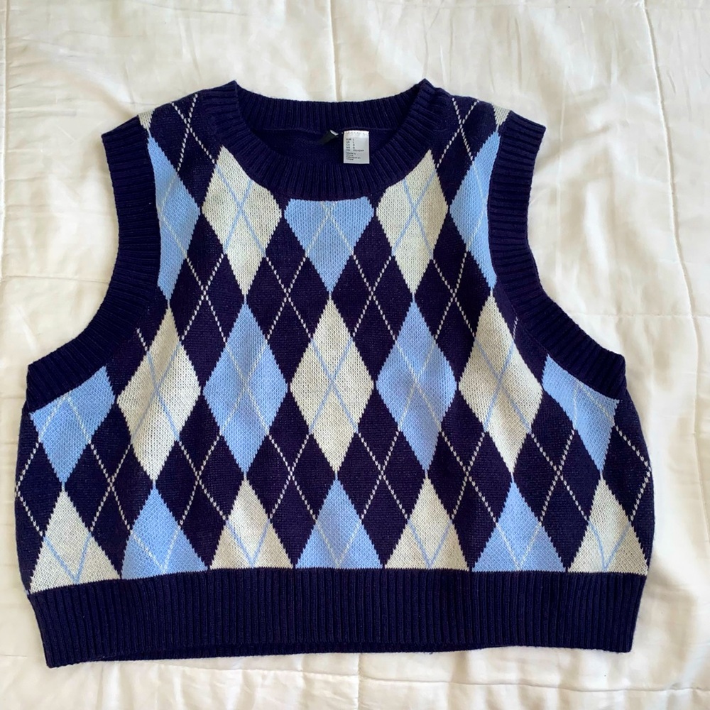 plaid patterned cropped sweater vest. preppy school girl.